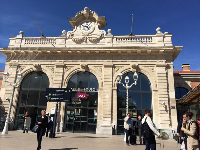 http://reinout.vanrees.org/images/2014/Gare_de_Toulon.jpg