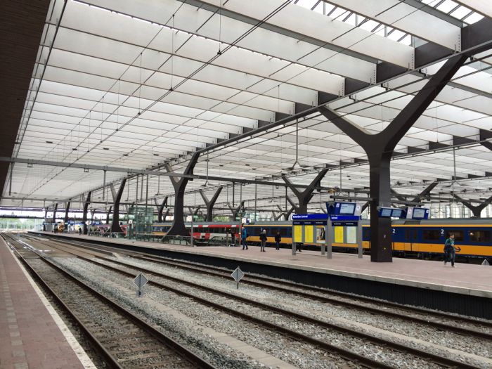 http://reinout.vanrees.org/images/2014/Rotterdam_central_station.jpg